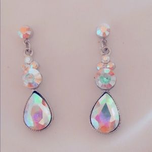 Necklace and earrings set new iridescent set